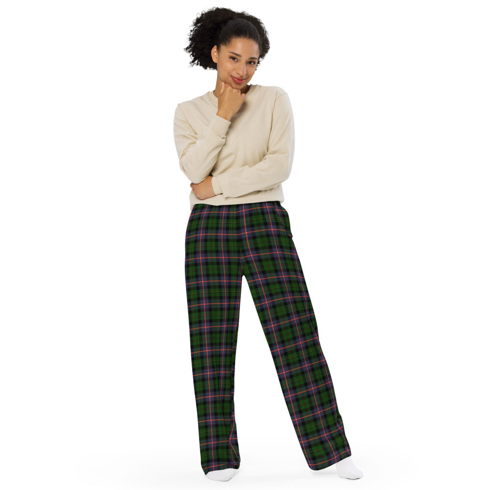 Woman black watch type plaid pants